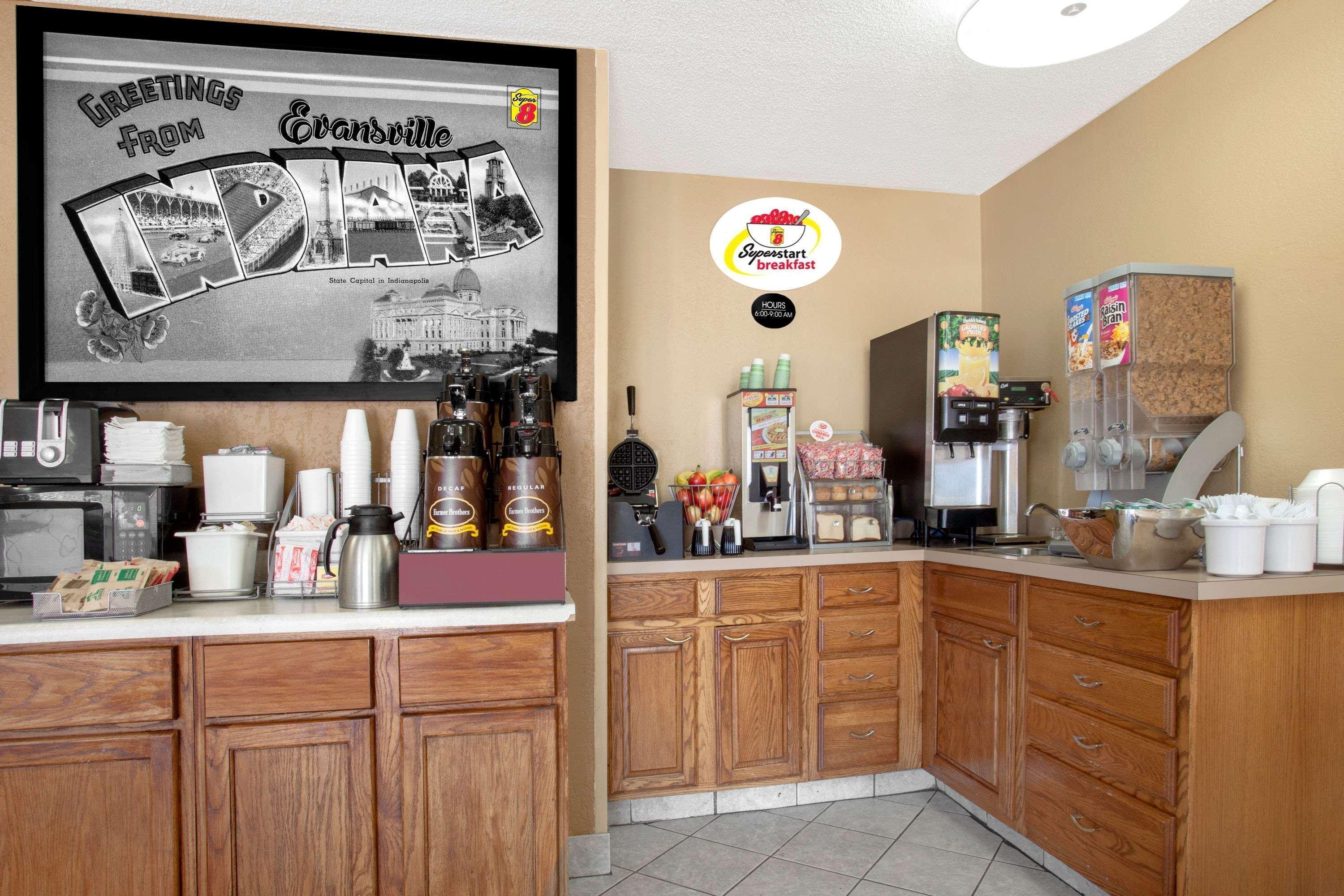 Super 8 By Wyndham East