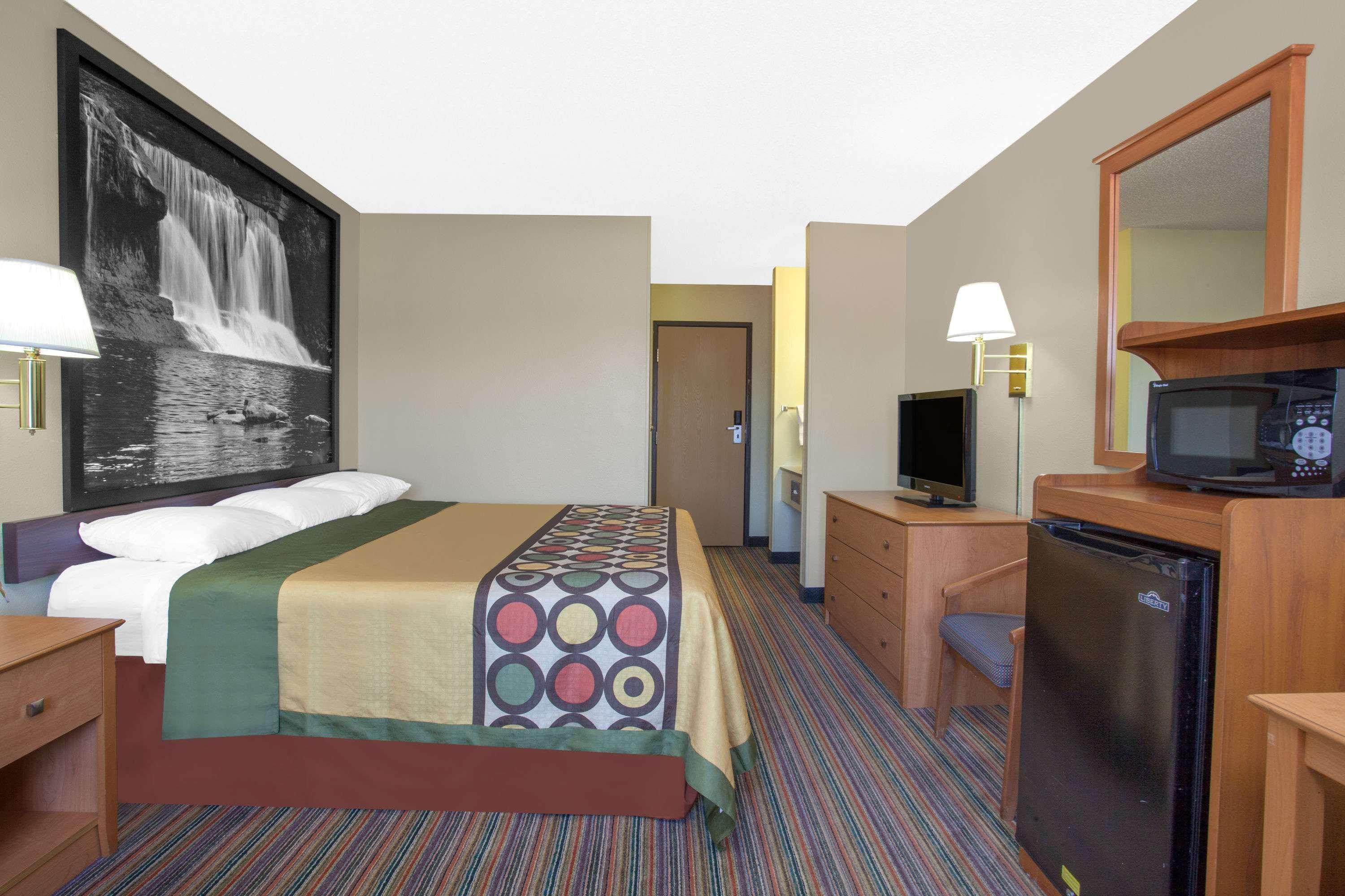 Hotel Super 8 By Wyndham East Evansville
