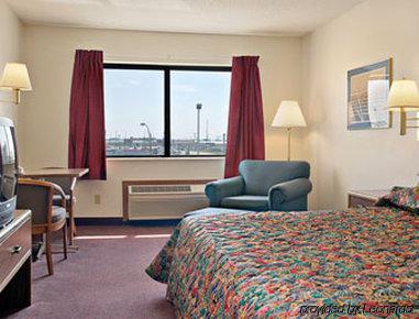 Super 8 By Wyndham East Hotel Evansville