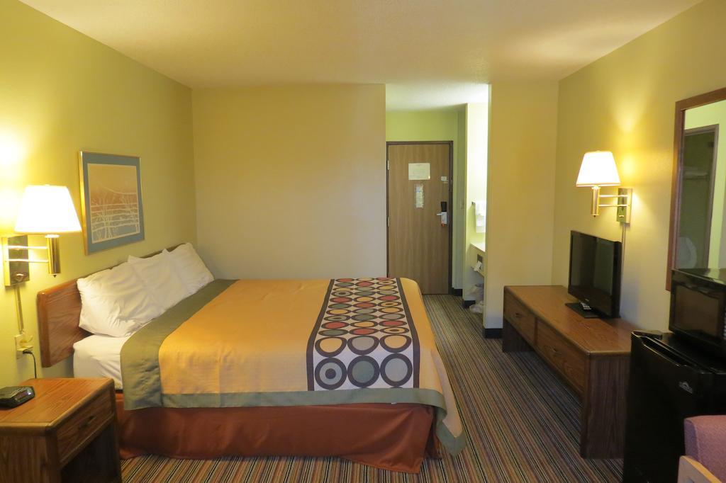 Super 8 By Wyndham East Hotel Evansville