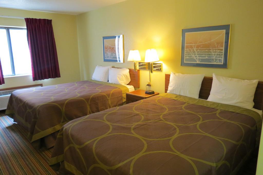 Super 8 By Wyndham East