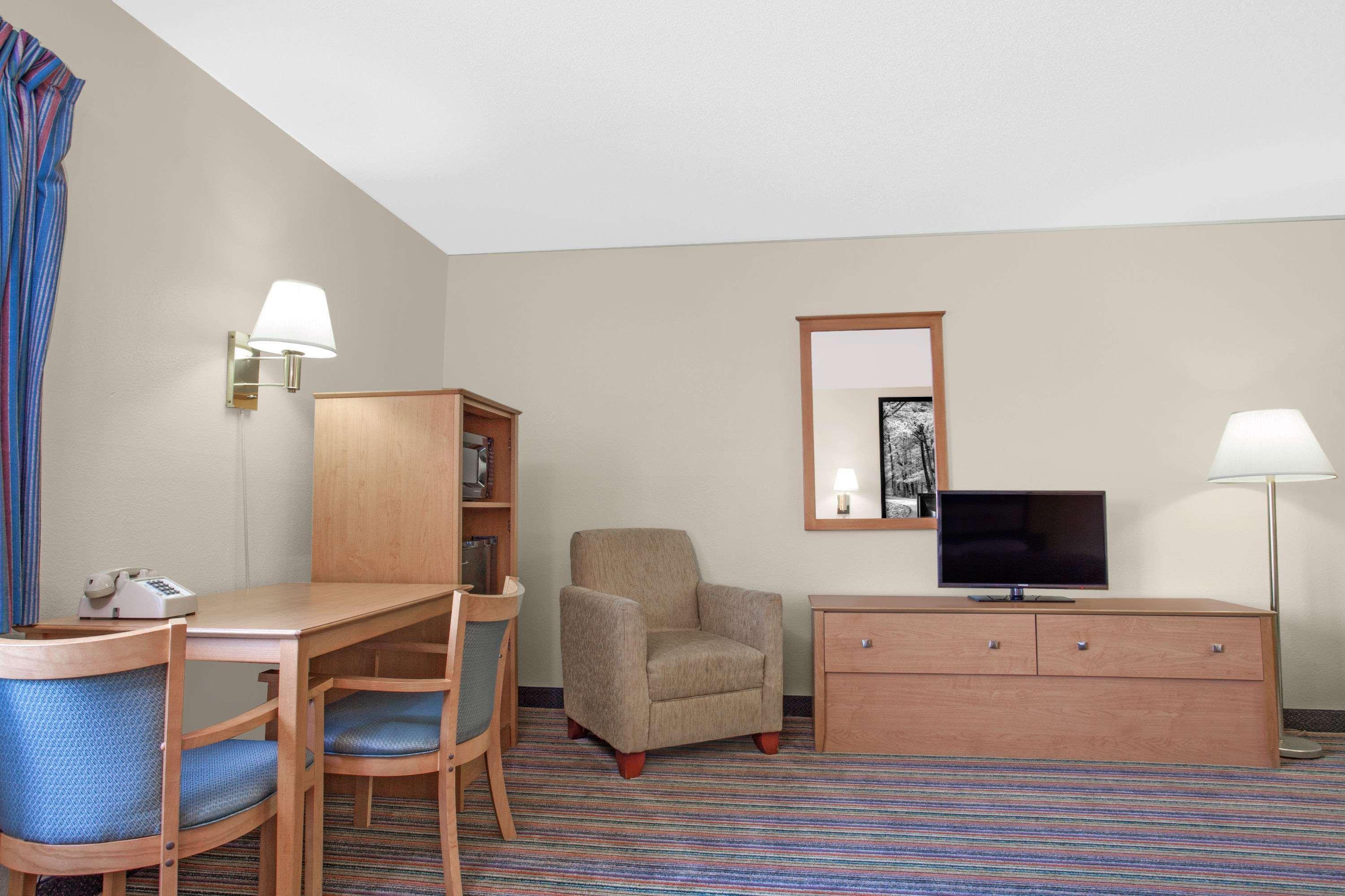 Super 8 By Wyndham East Hotel Evansville